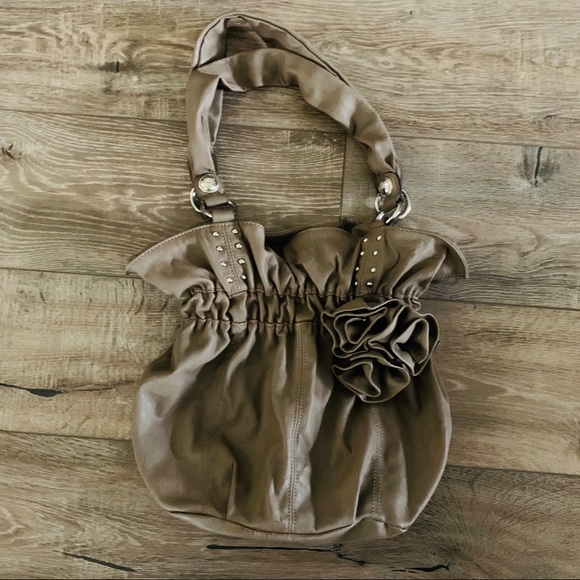 Elle NWOT Taupe Purse with Rosette - Picture 3 of 5